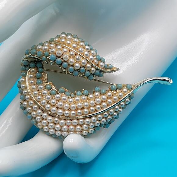 BSK Vintage Turquoise Bead Glass Pearl Brooch, Designer Brooch, 1960s - Picture 2 of 11